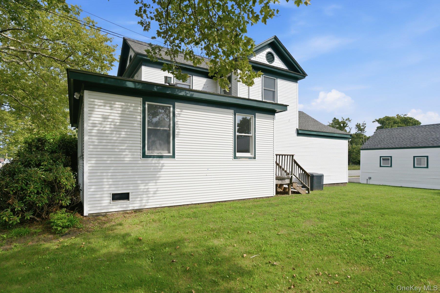 1228 Roanoke Avenue Property Photo 3