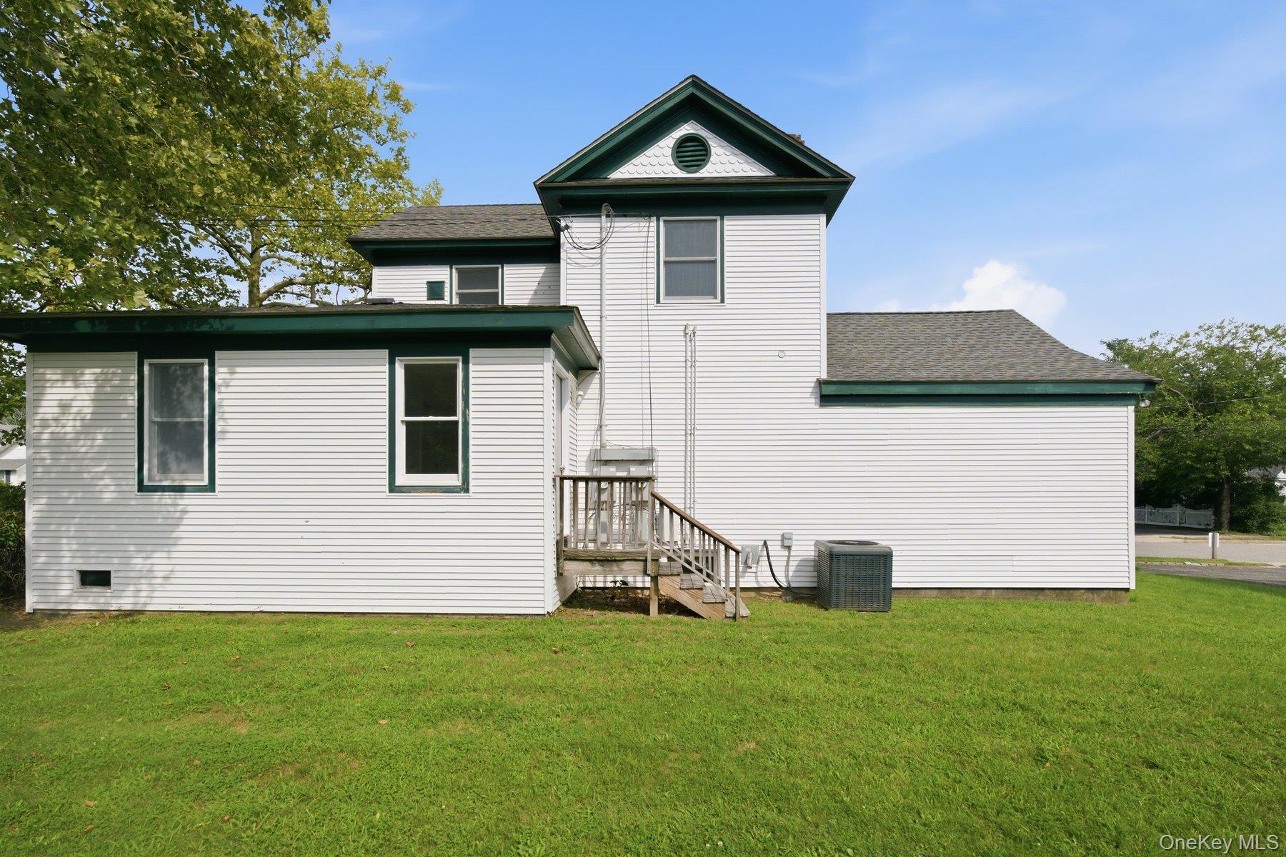 1228 Roanoke Avenue Property Photo 4
