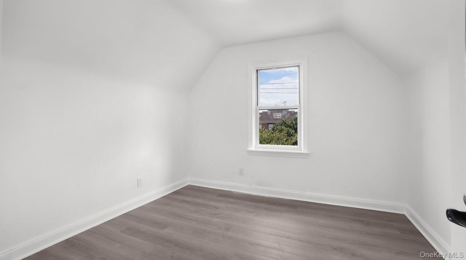 2729 Paulding Avenue Property Photo 18