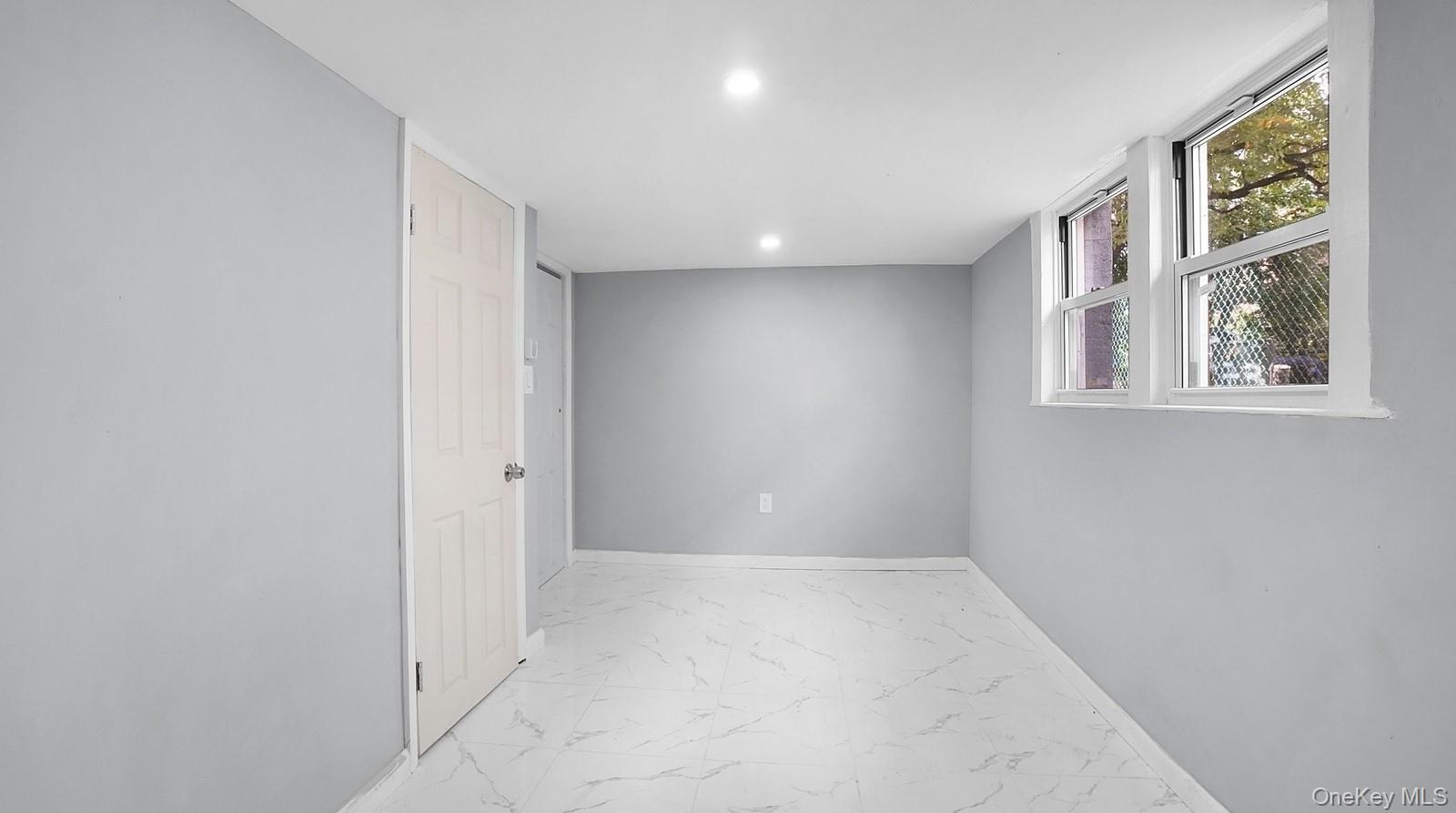 2729 Paulding Avenue Property Photo 22