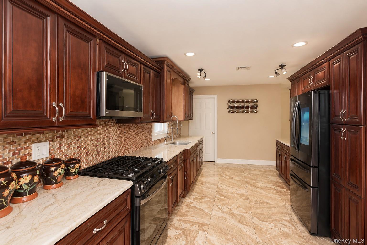 303 Westchester Avenue Property Photo 12