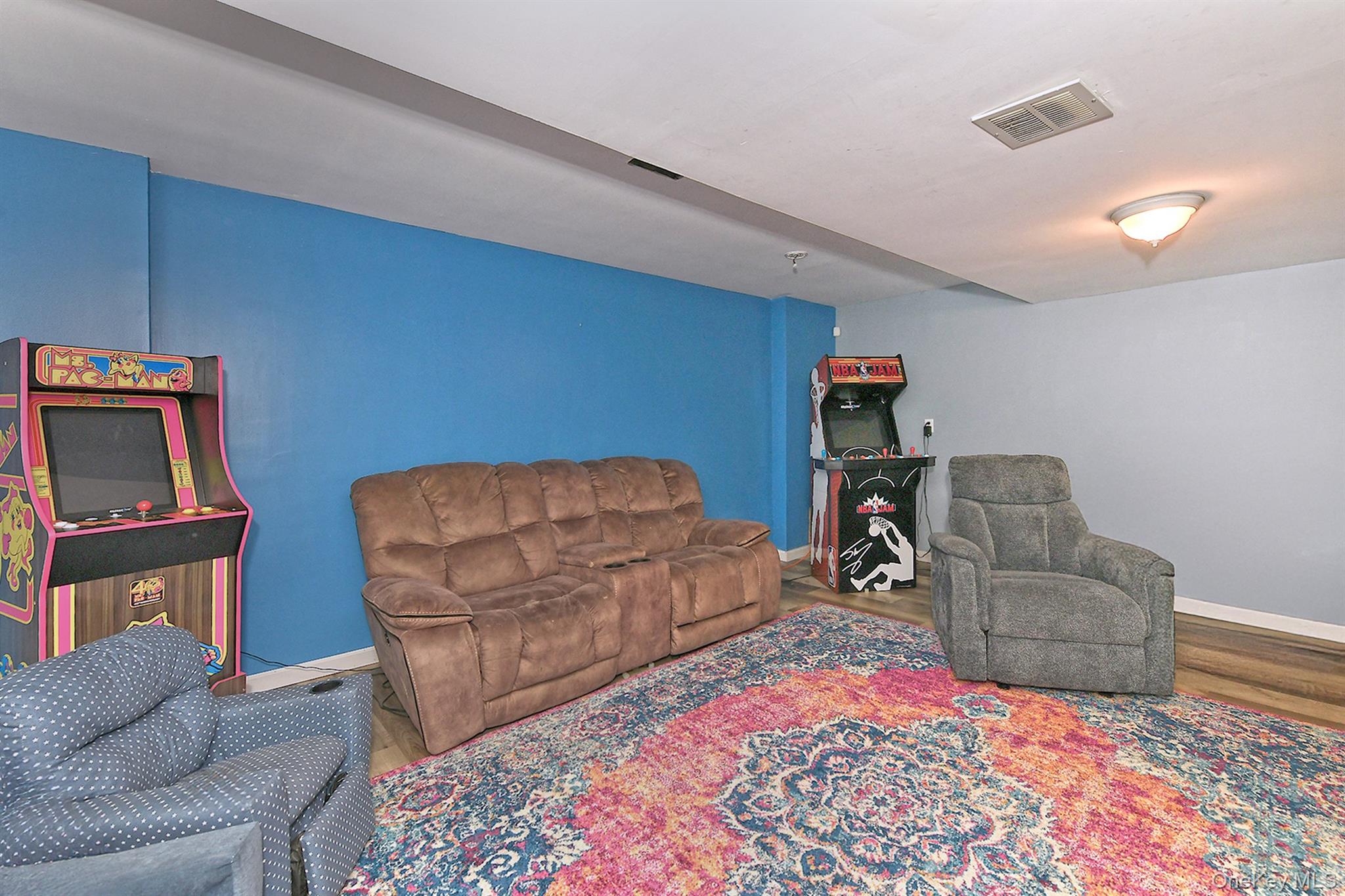 303 Westchester Avenue Property Photo 28