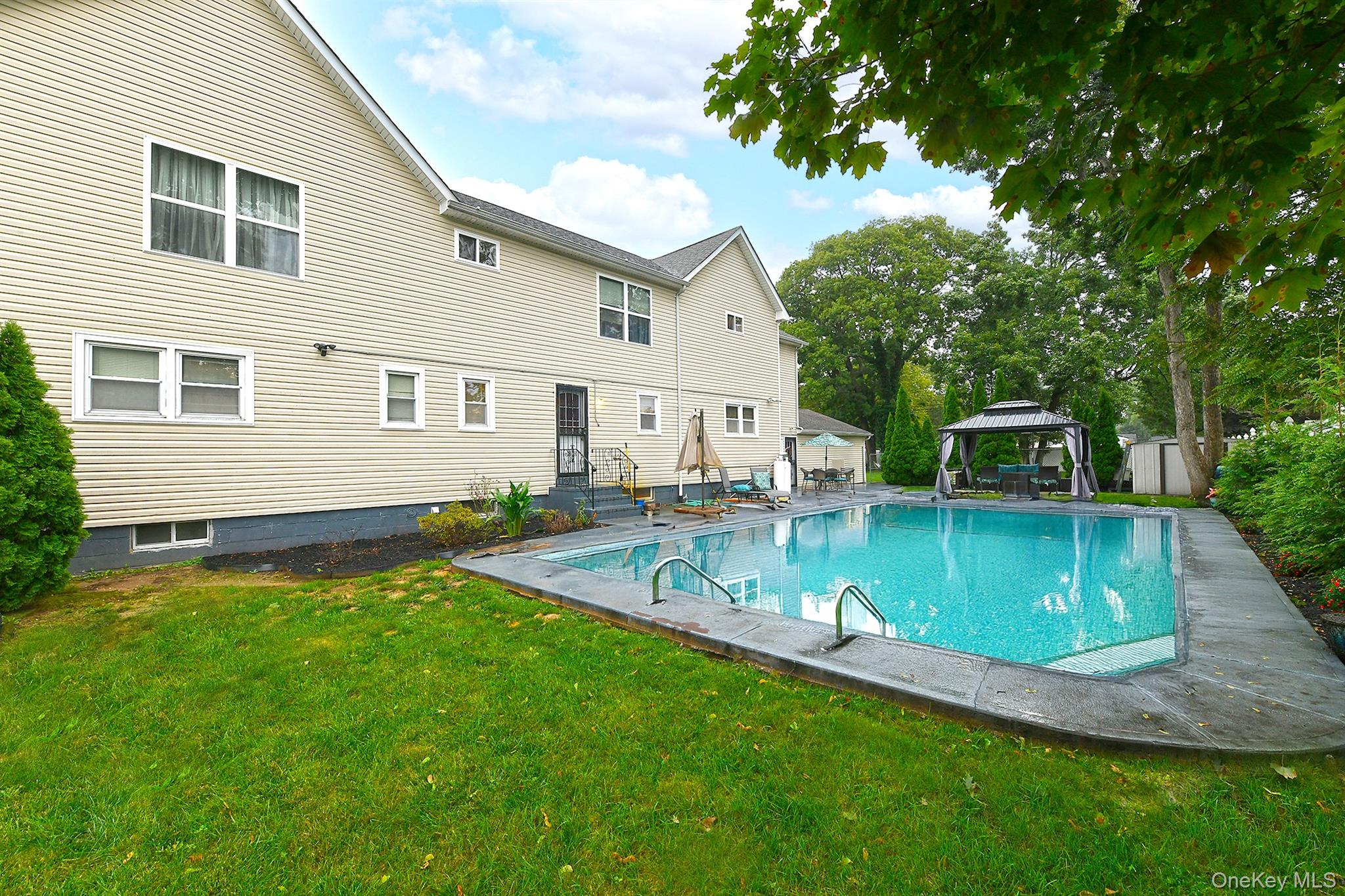 303 Westchester Avenue Property Photo 31