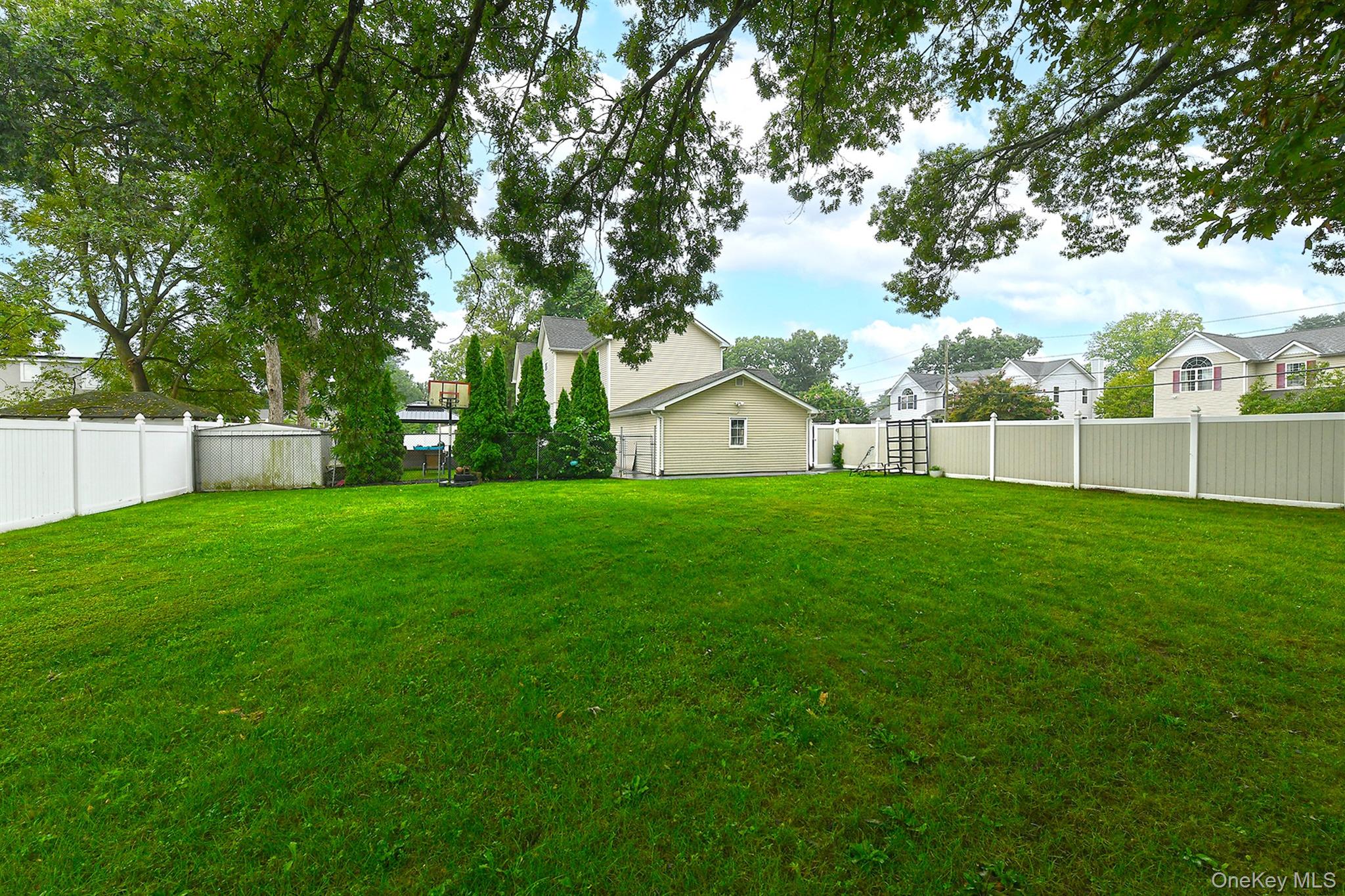 303 Westchester Avenue Property Photo 34