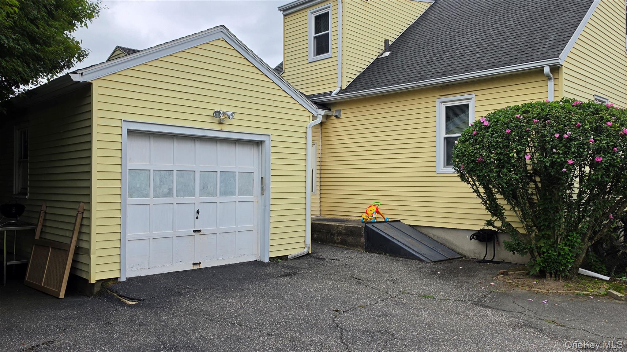 27 Haines Boulevard Property Photo 3