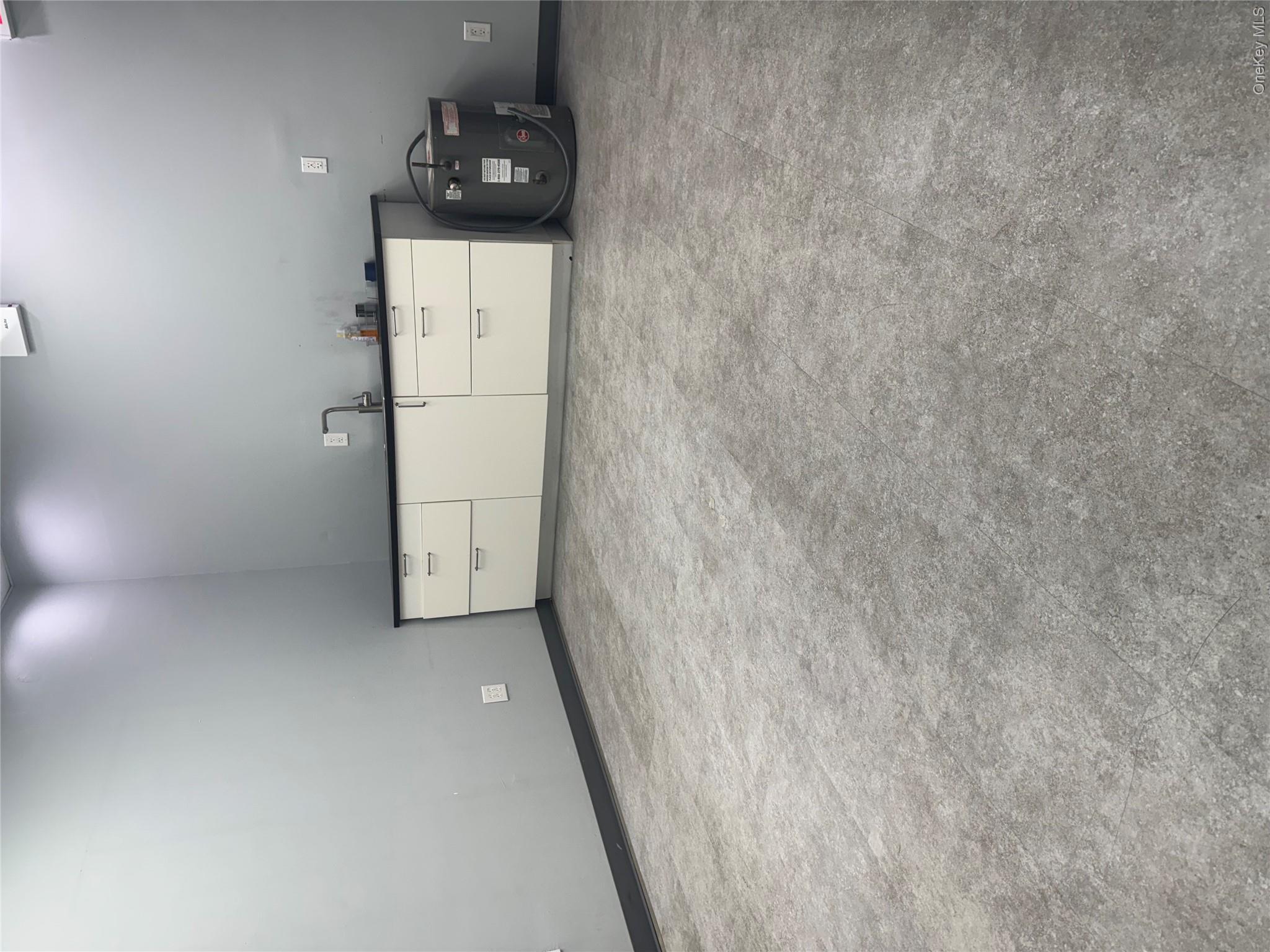 10401 Northern Blvd Property Photo 5