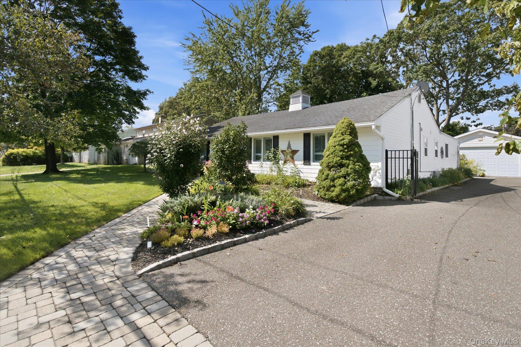 4 Fairlane Drive Property Photo 2