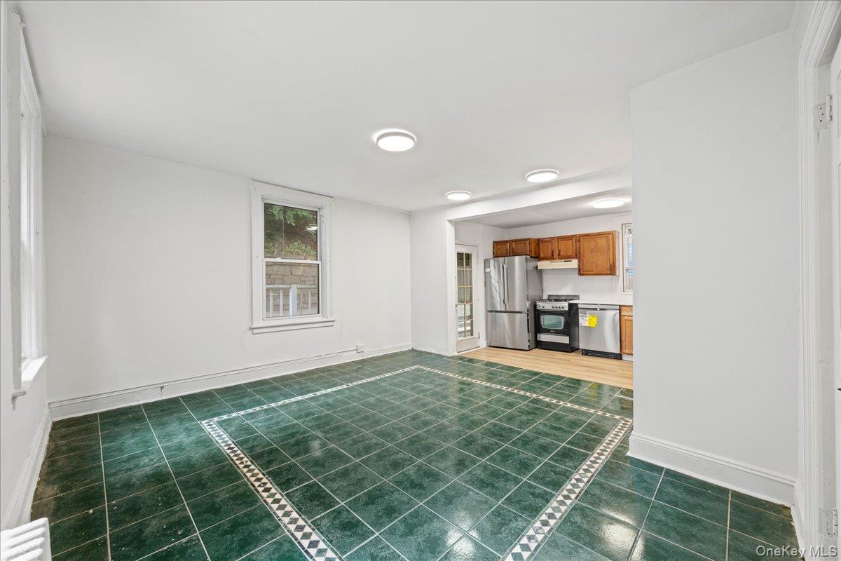 512 Warburton Avenue Property Photo 10