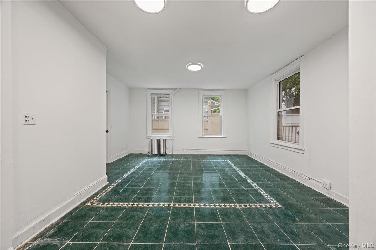 512 Warburton Avenue Property Photo 11