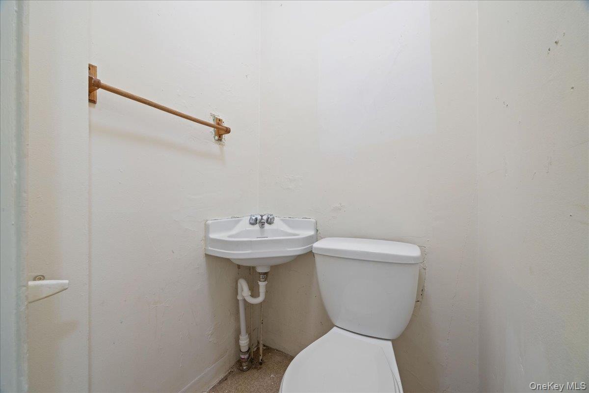 512 Warburton Avenue Property Photo 15