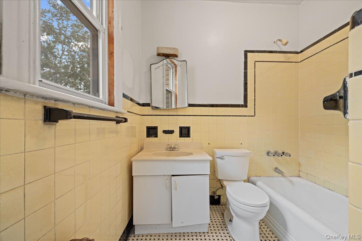 512 Warburton Avenue Property Photo 25