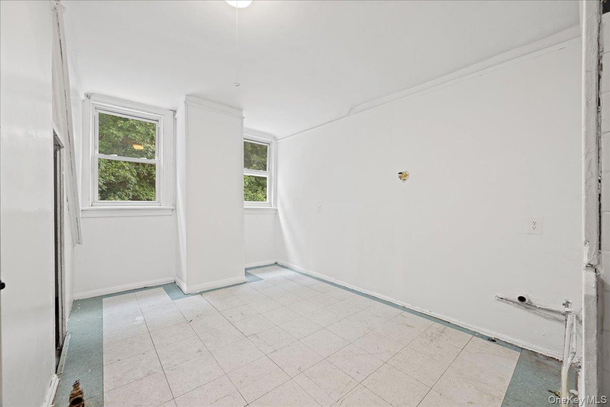 512 Warburton Avenue Property Photo 26