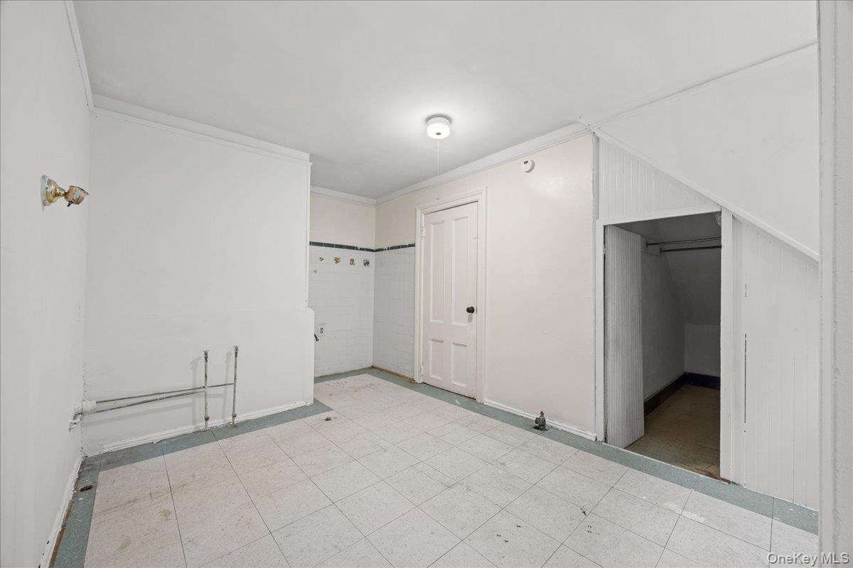 512 Warburton Avenue Property Photo 27