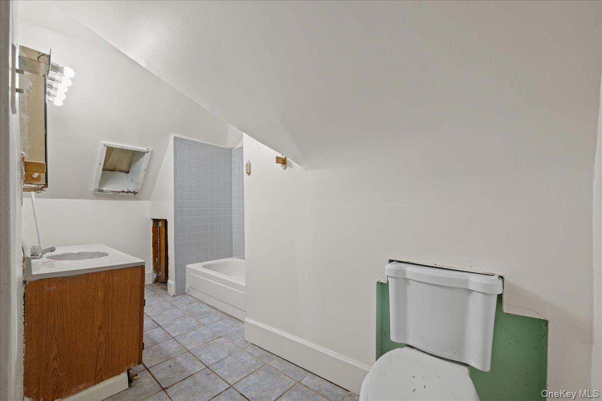 512 Warburton Avenue Property Photo 32