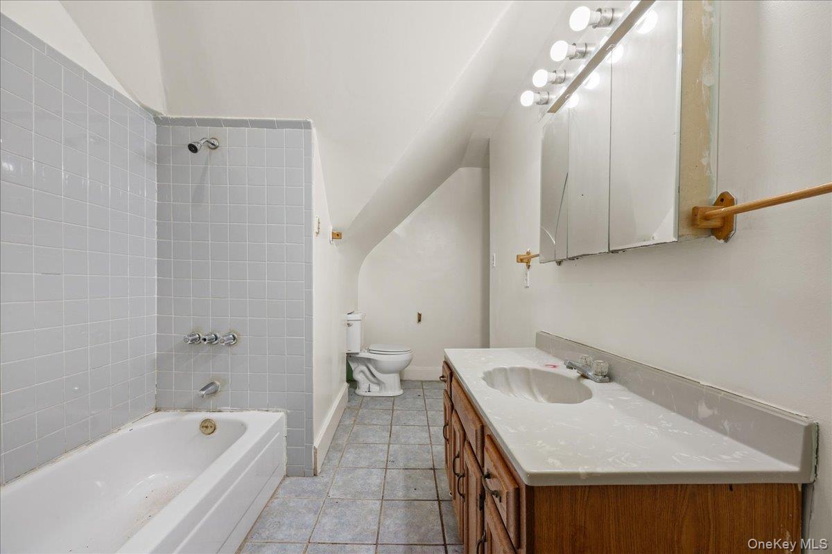 512 Warburton Avenue Property Photo 33