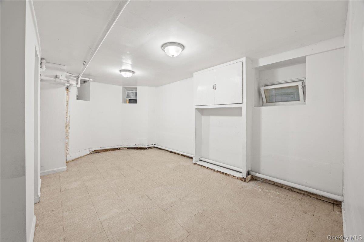 512 Warburton Avenue Property Photo 37