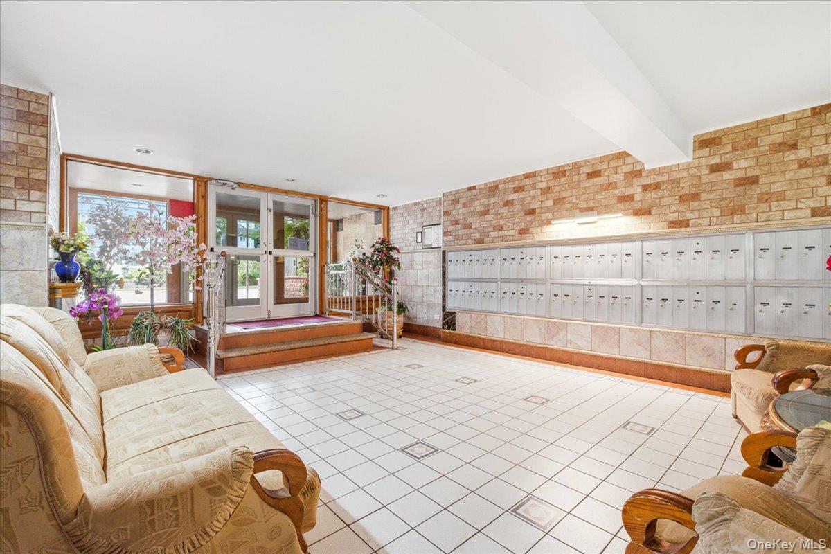 82-40 Austin Street 6b Property Photo 4