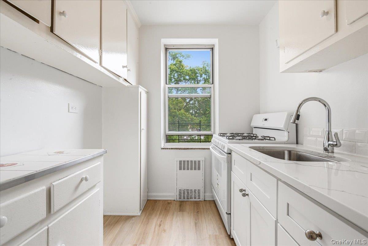 82-40 Austin Street 6b Property Photo 16
