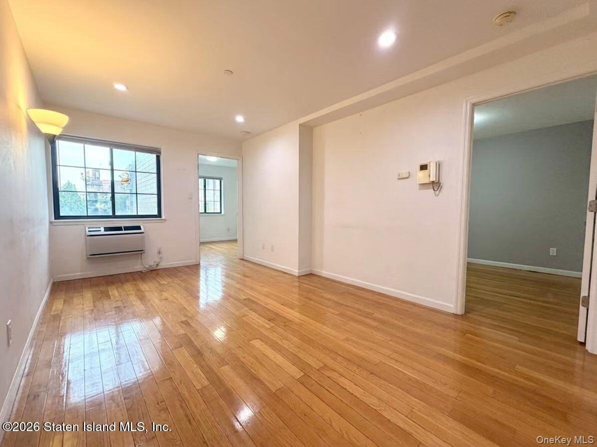 144-85 Roosevelt Avenue 3e Property Photo 5
