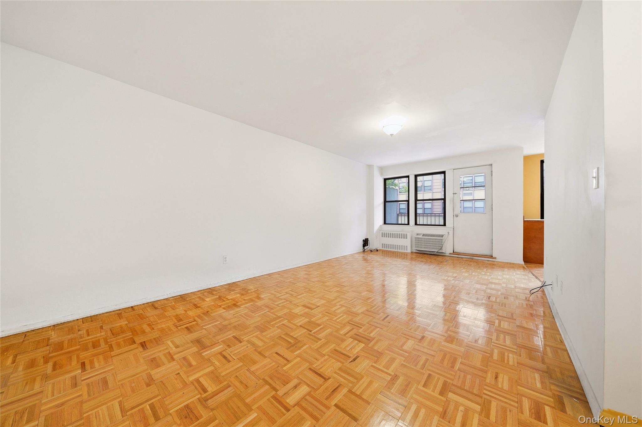 1874 Pelham Pkway S 2n Property Photo 3