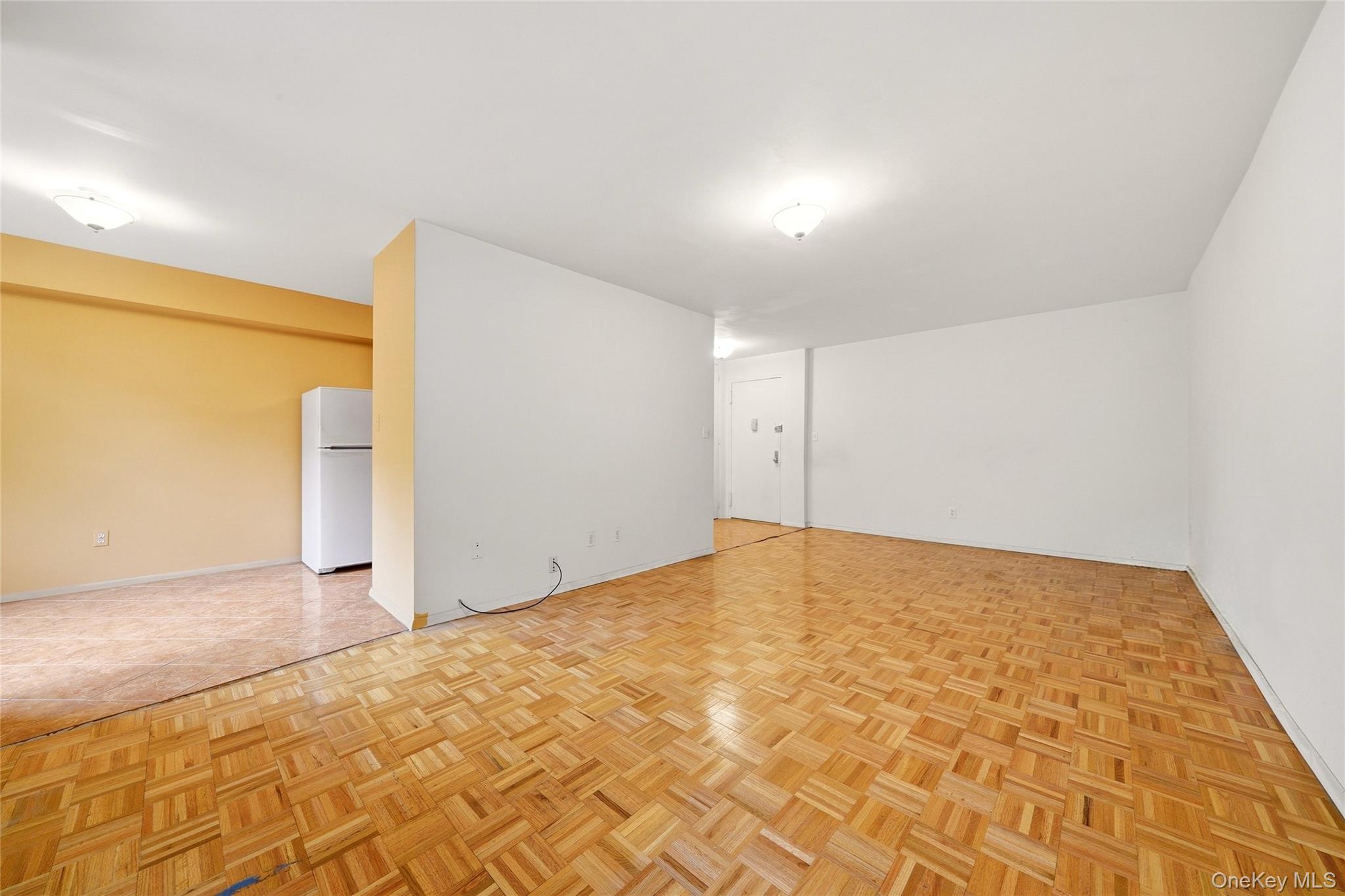 1874 Pelham Pkway S 2n Property Photo 5