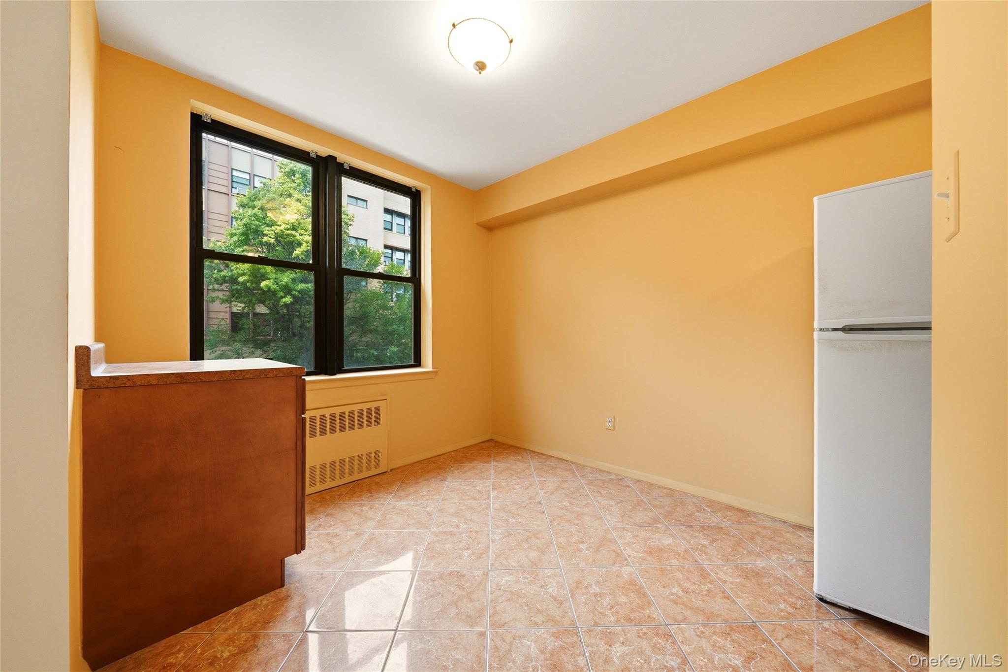 1874 Pelham Pkway S 2n Property Photo 7