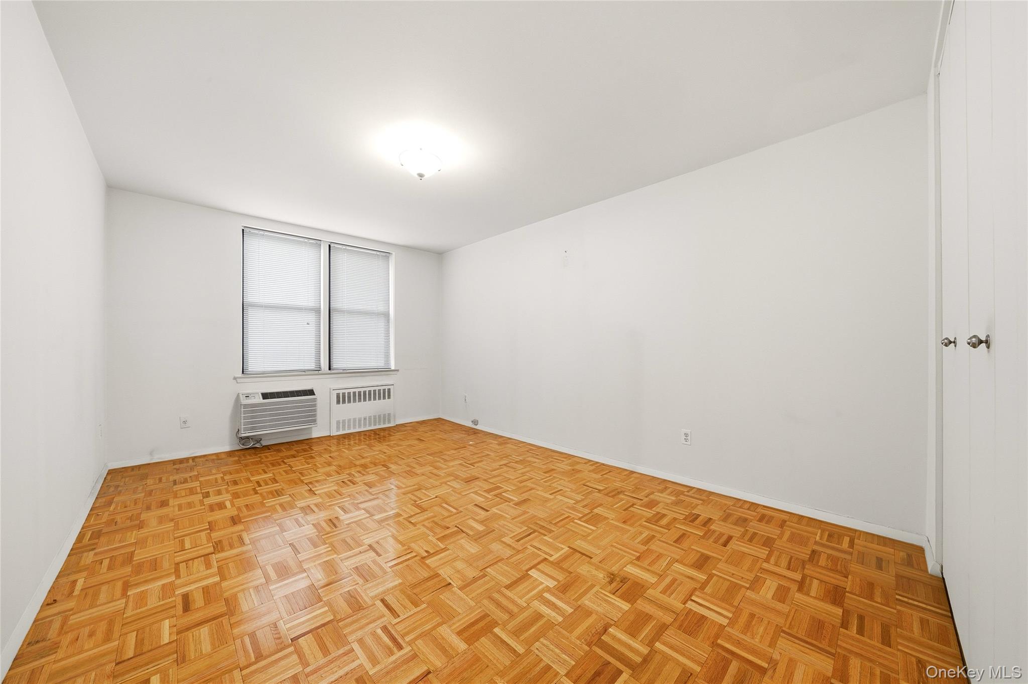1874 Pelham Pkway S 2n Property Photo 13