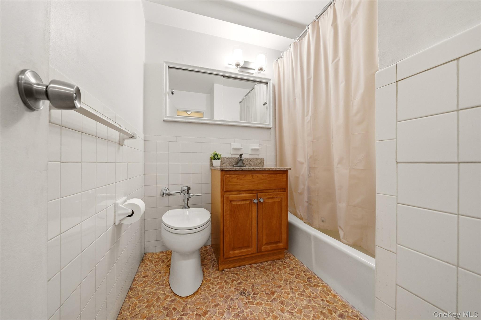 1874 Pelham Pkway S 2n Property Photo 15
