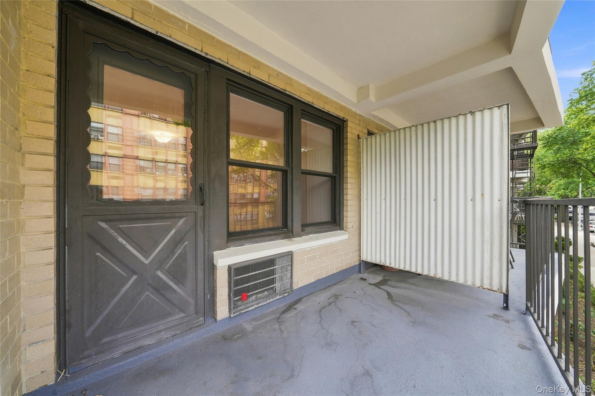 1874 Pelham Pkway S 2n Property Photo 18