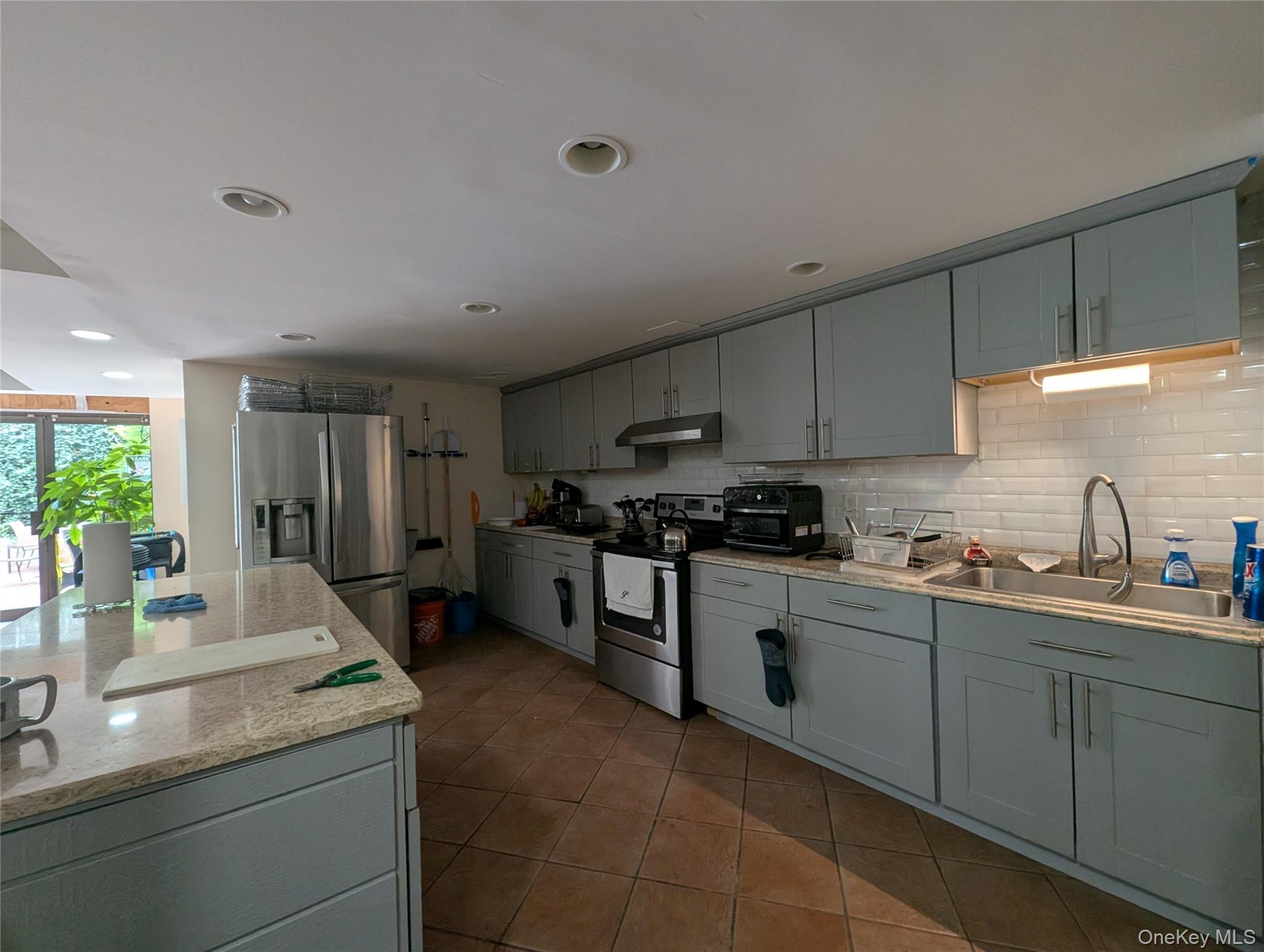 1874 Pelham Pkway S 2n Property Photo 23