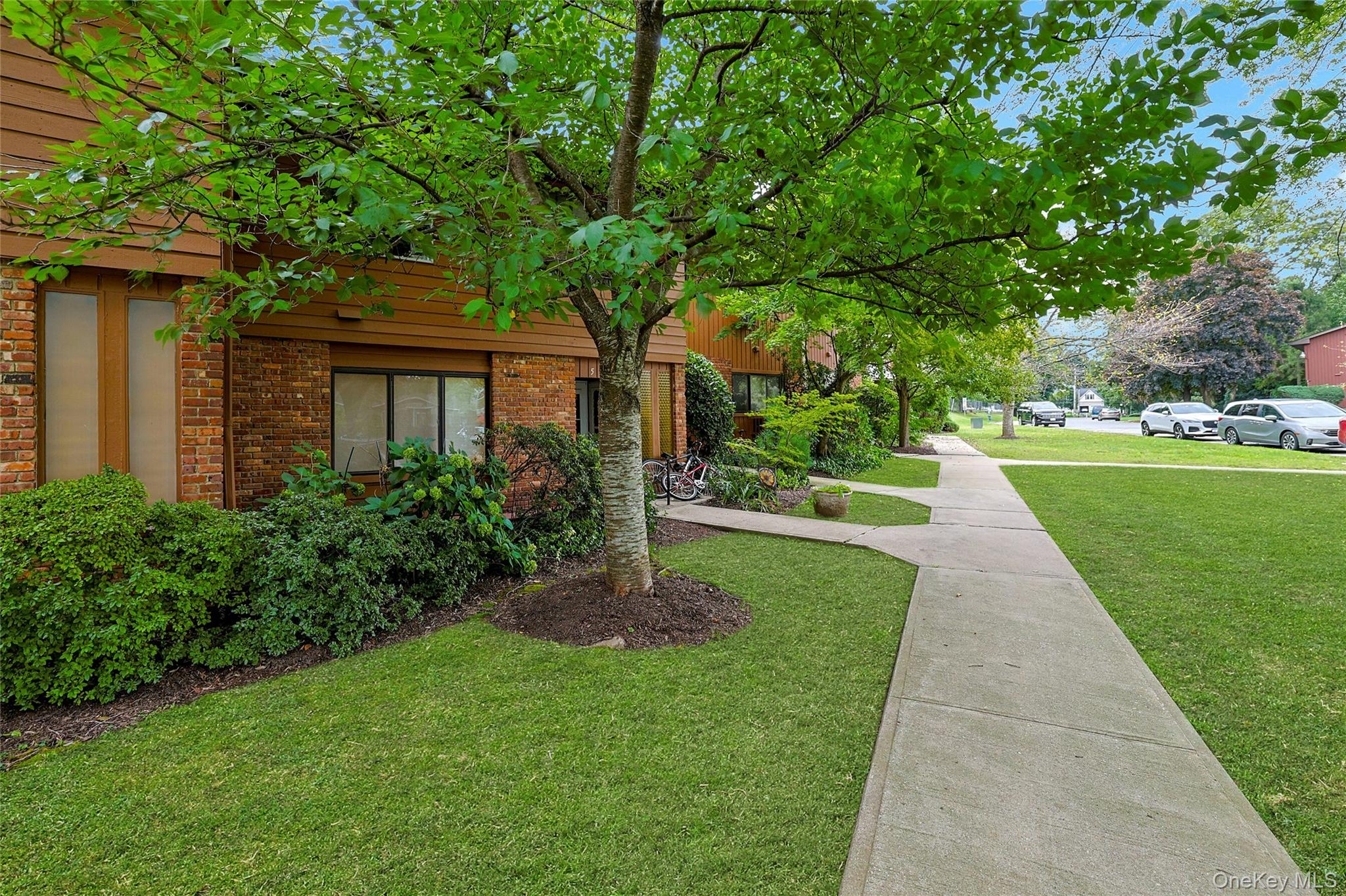 5 Coachlight Square Property Photo 1