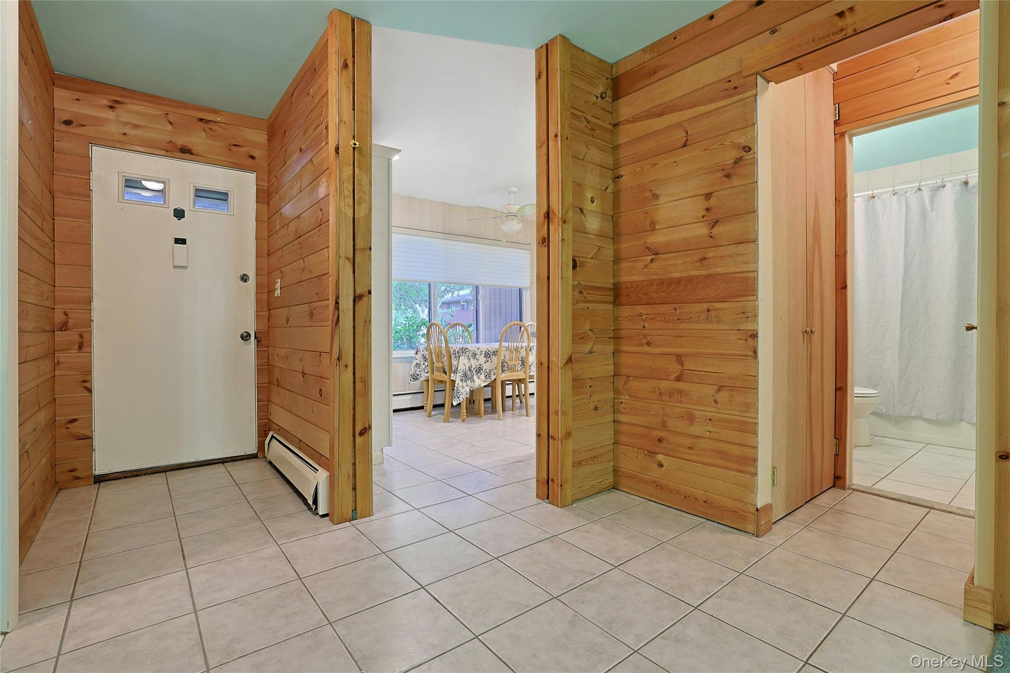 5 Coachlight Square Property Photo 4