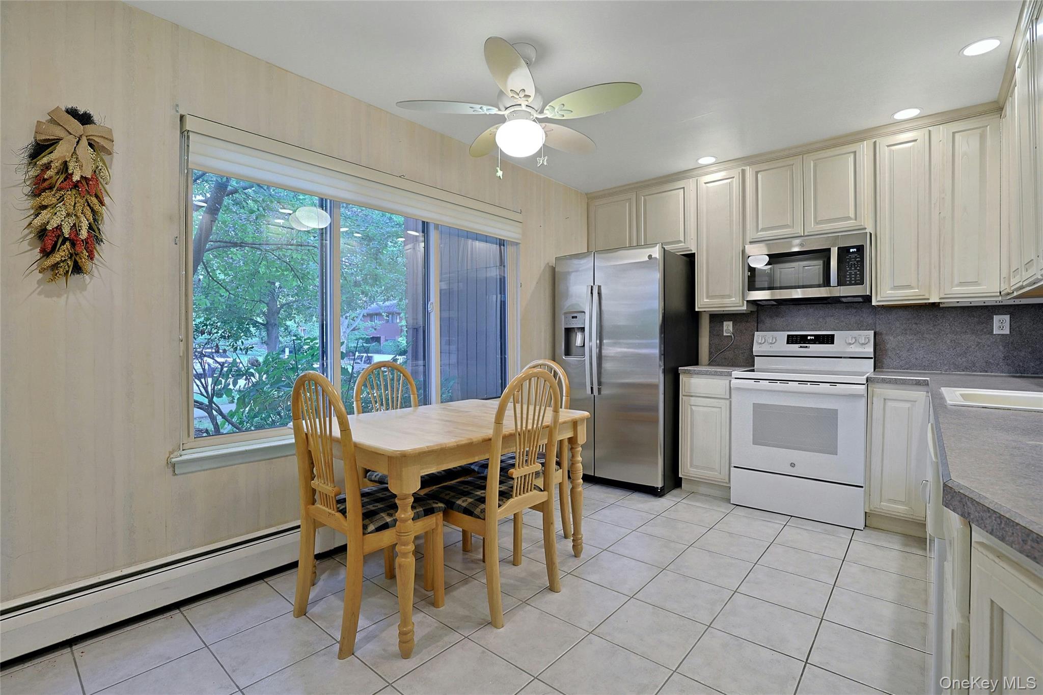 5 Coachlight Square Property Photo 5