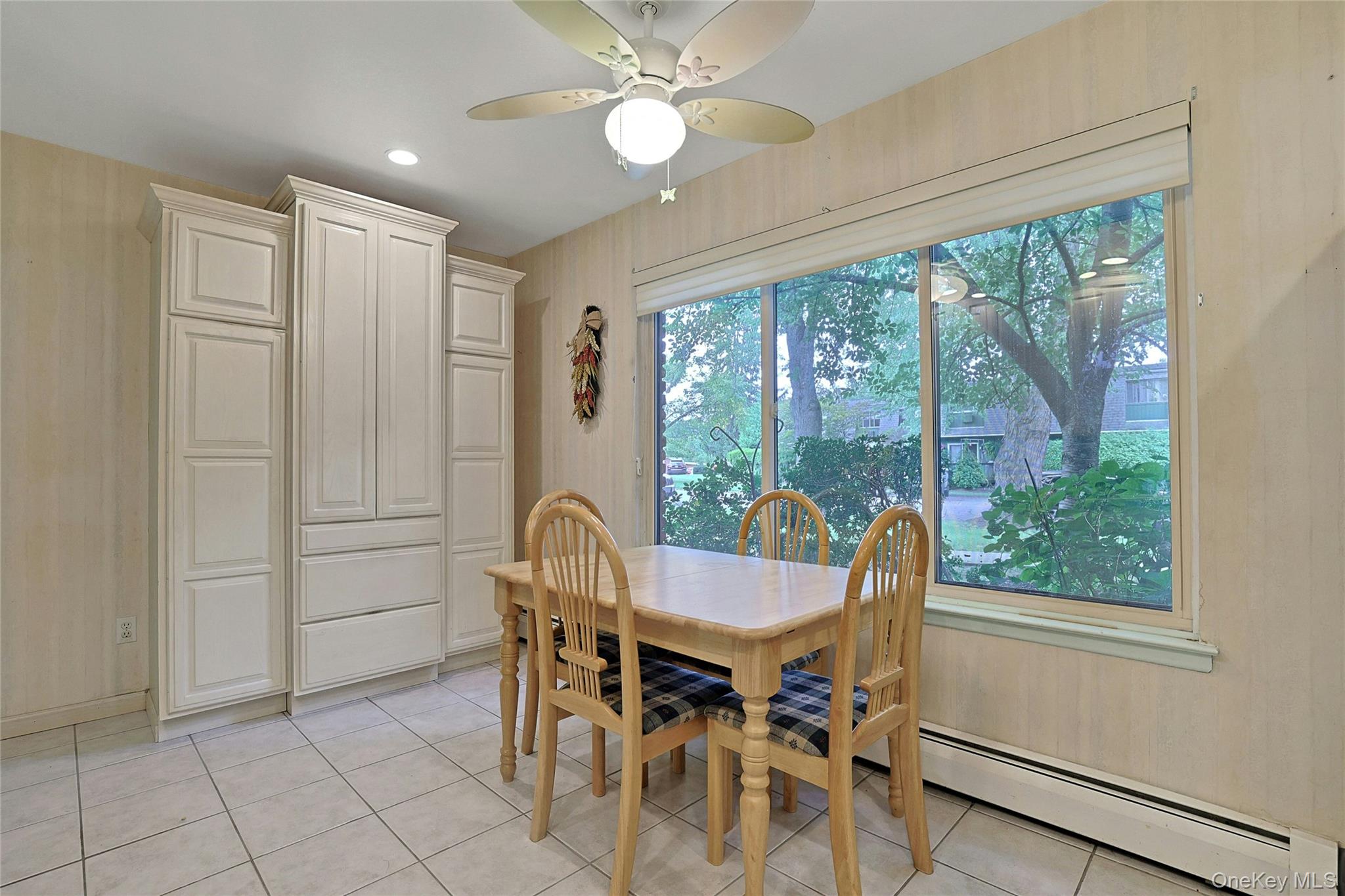 5 Coachlight Square Property Photo 7