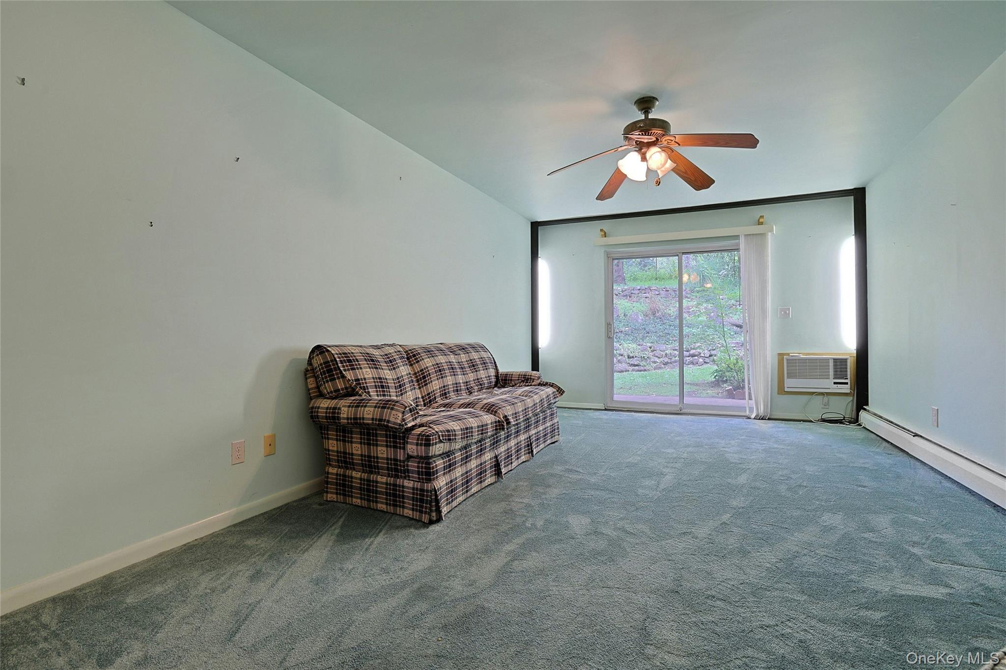 5 Coachlight Square Property Photo 8