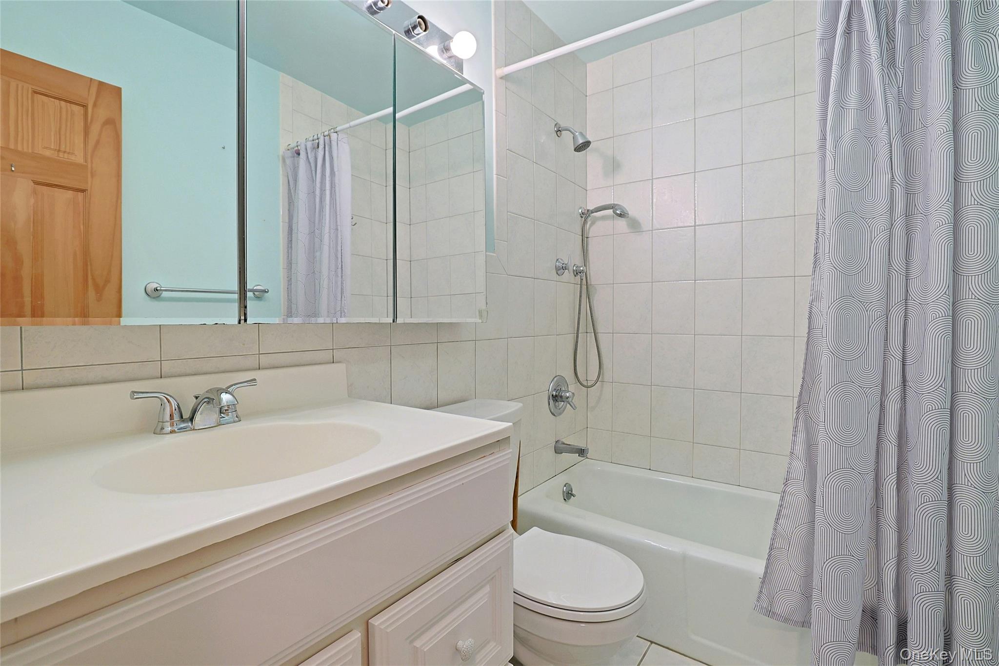 5 Coachlight Square Property Photo 10