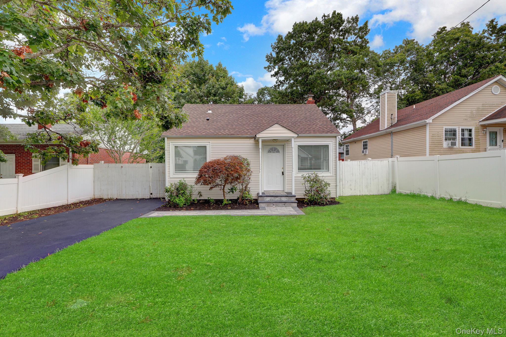 386 Tallwood Drive Property Photo 1