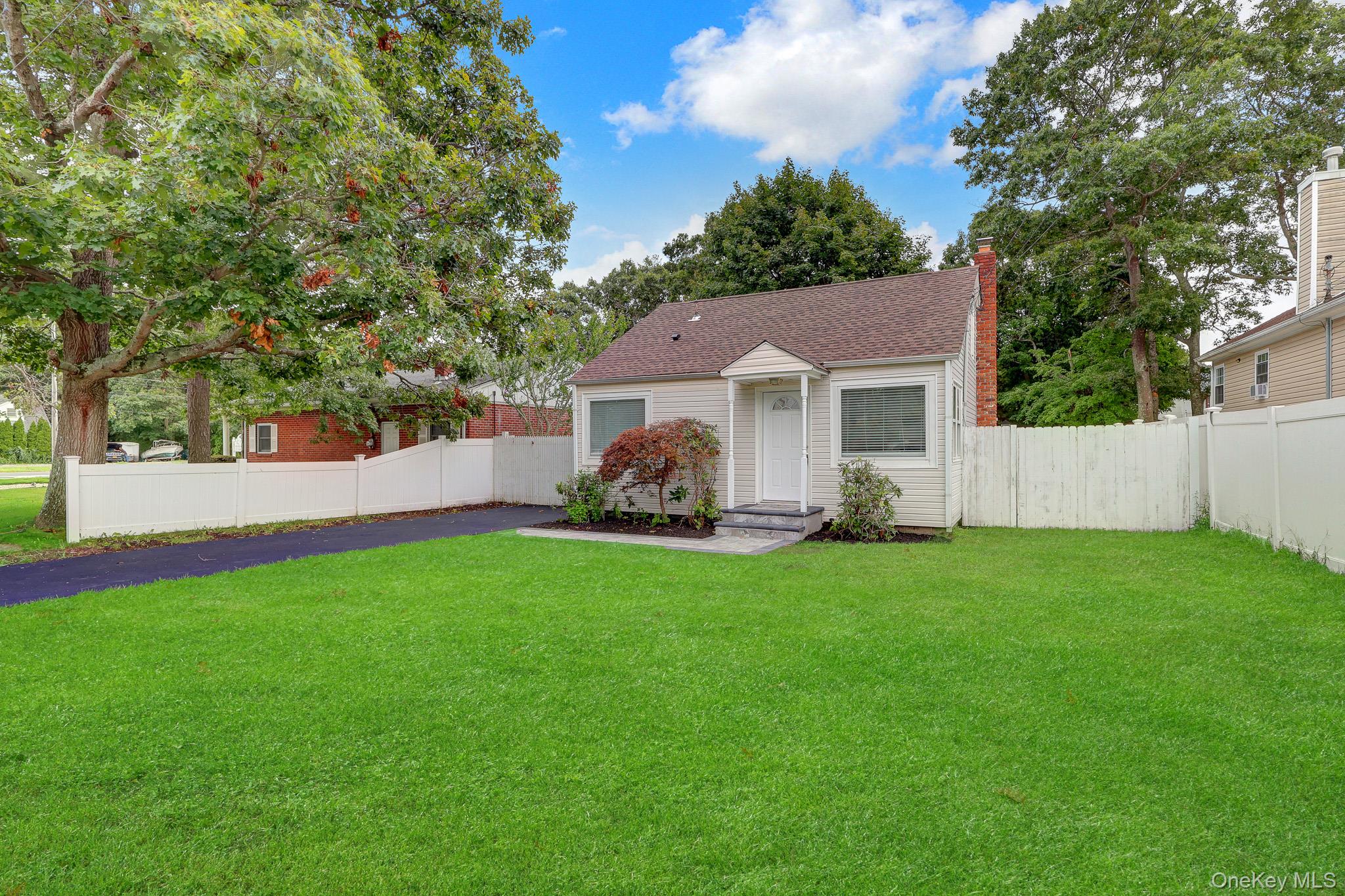 386 Tallwood Drive Property Photo 2