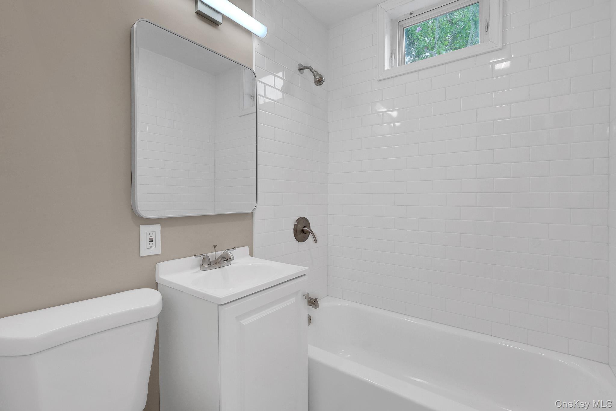 386 Tallwood Drive Property Photo 10