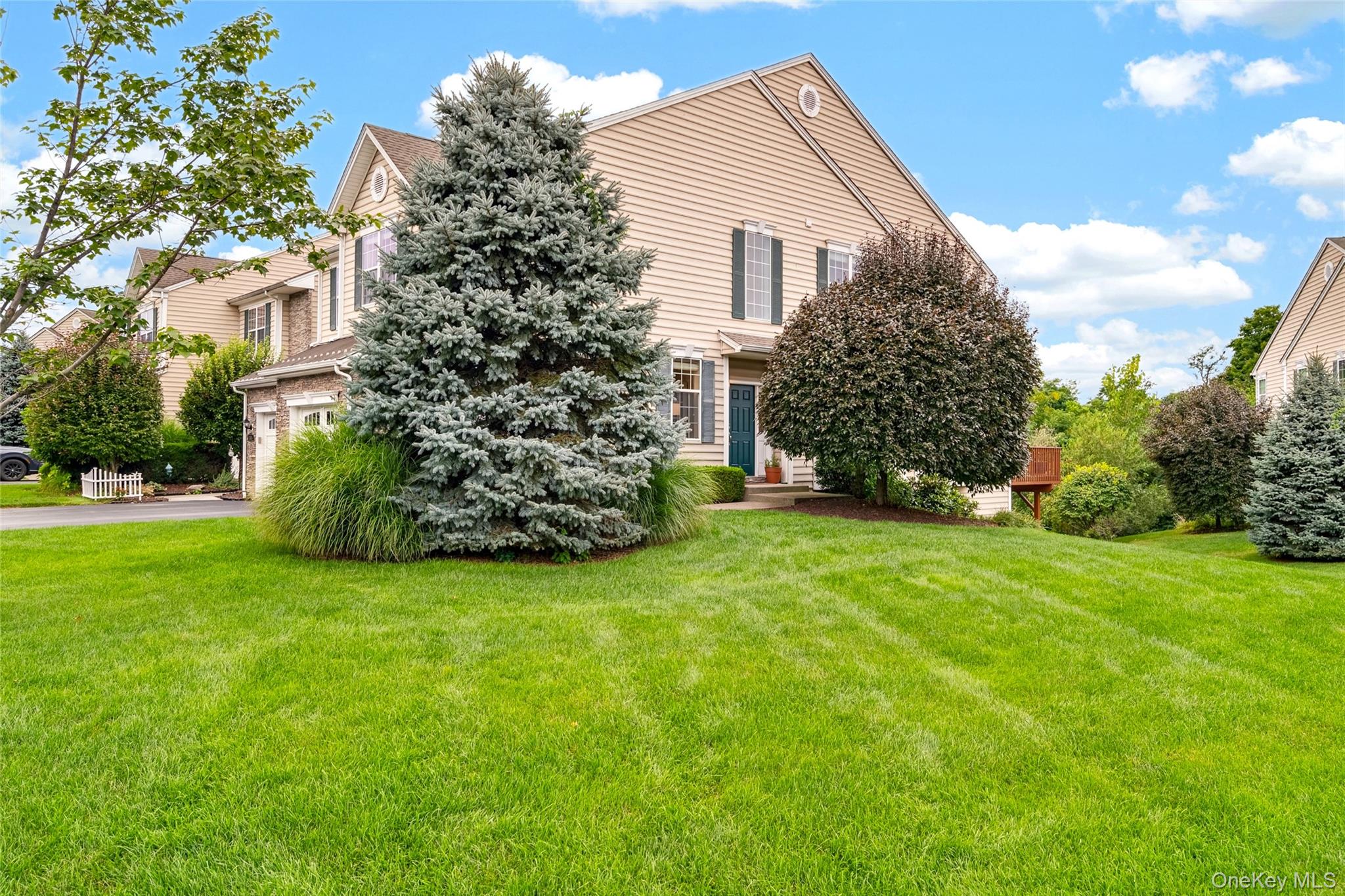 1307 Glastonbury Lane Property Photo 3
