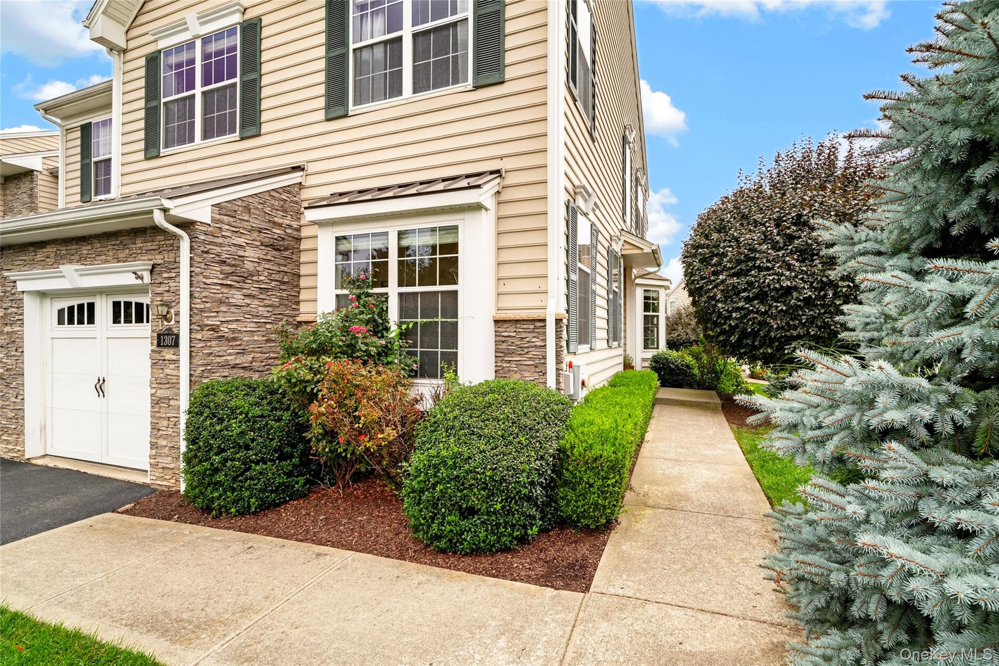 1307 Glastonbury Lane Property Photo 6