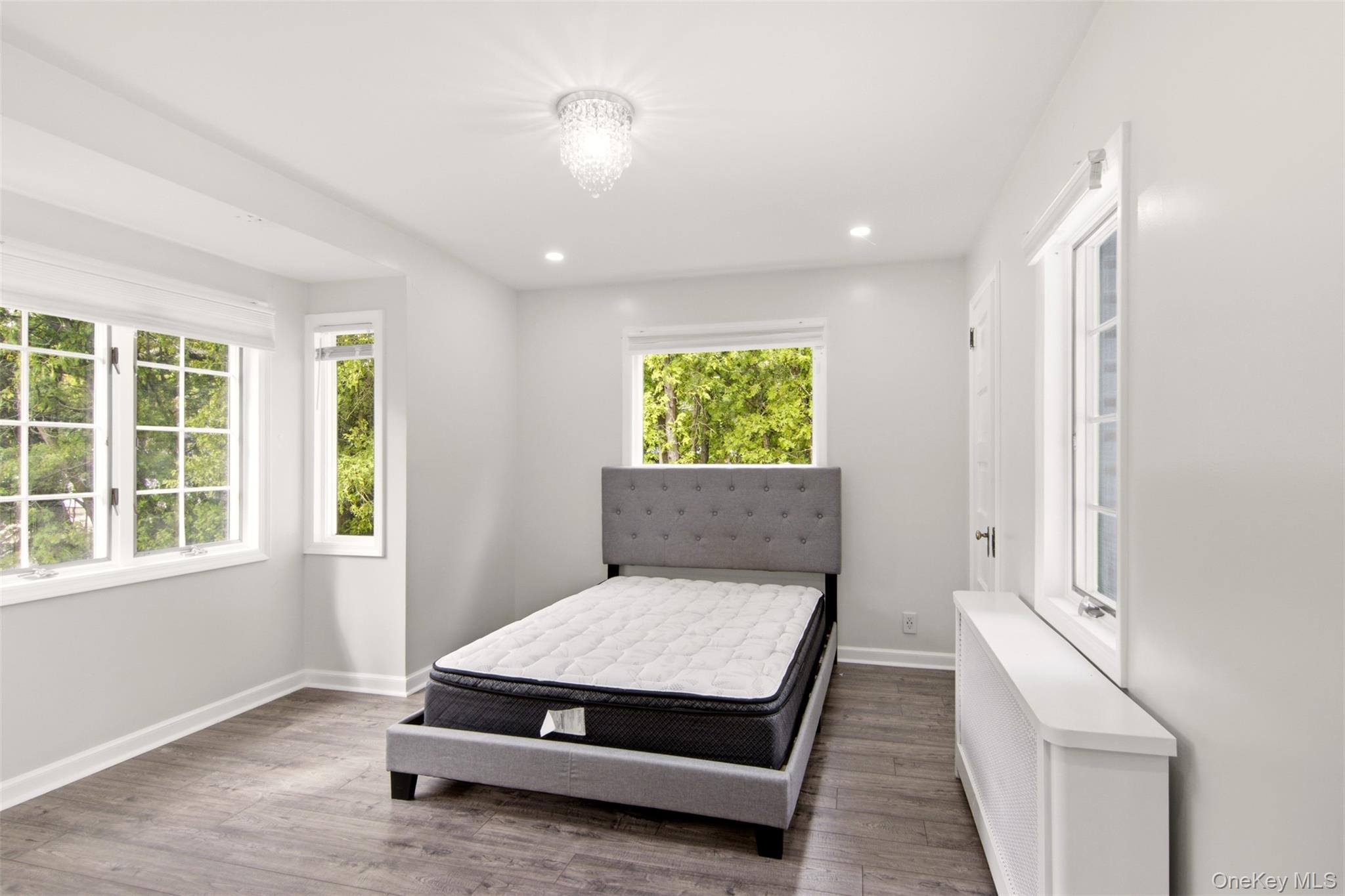 21 Sherrard Street Property Photo 6