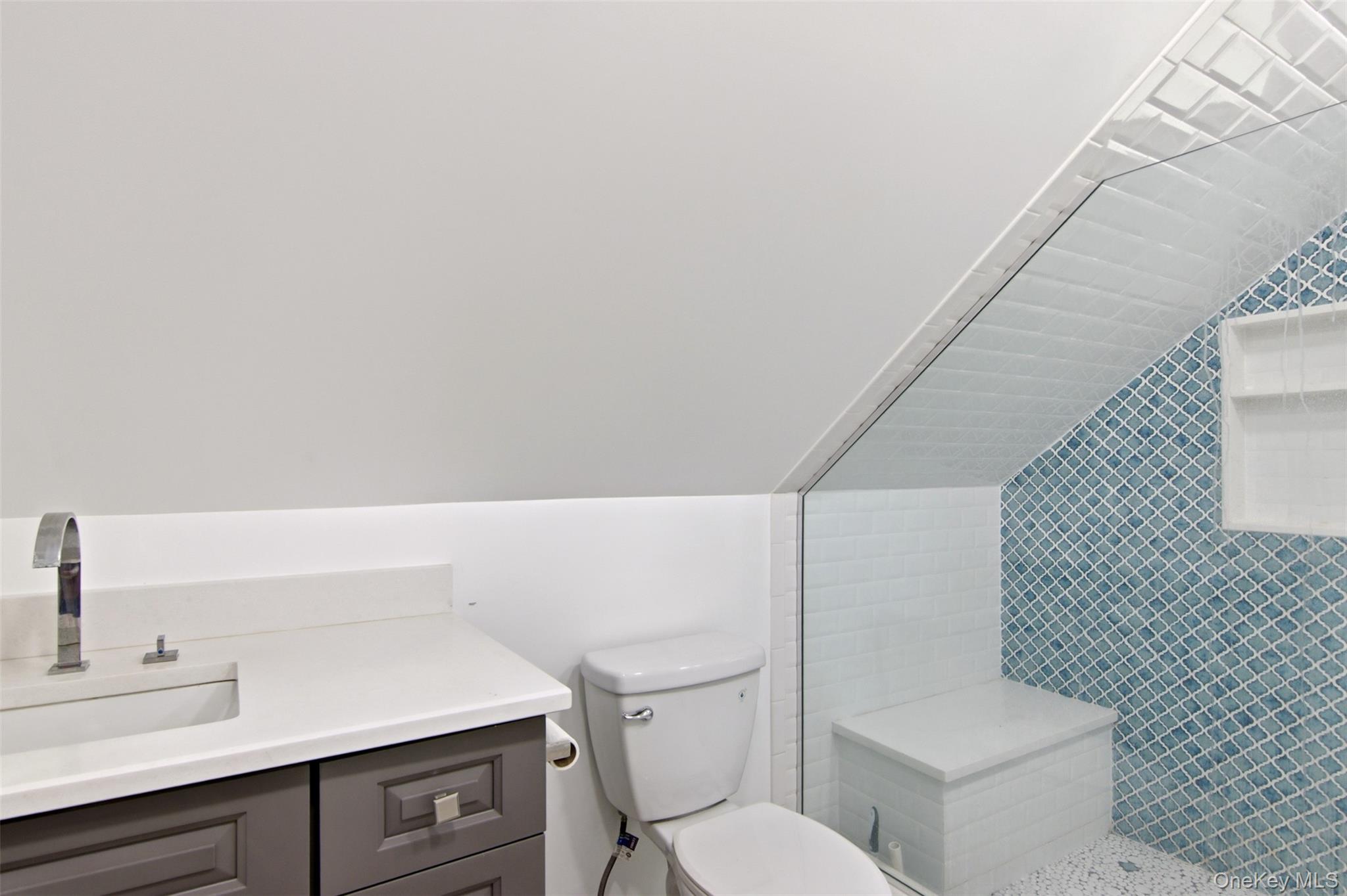 21 Sherrard Street Property Photo 12
