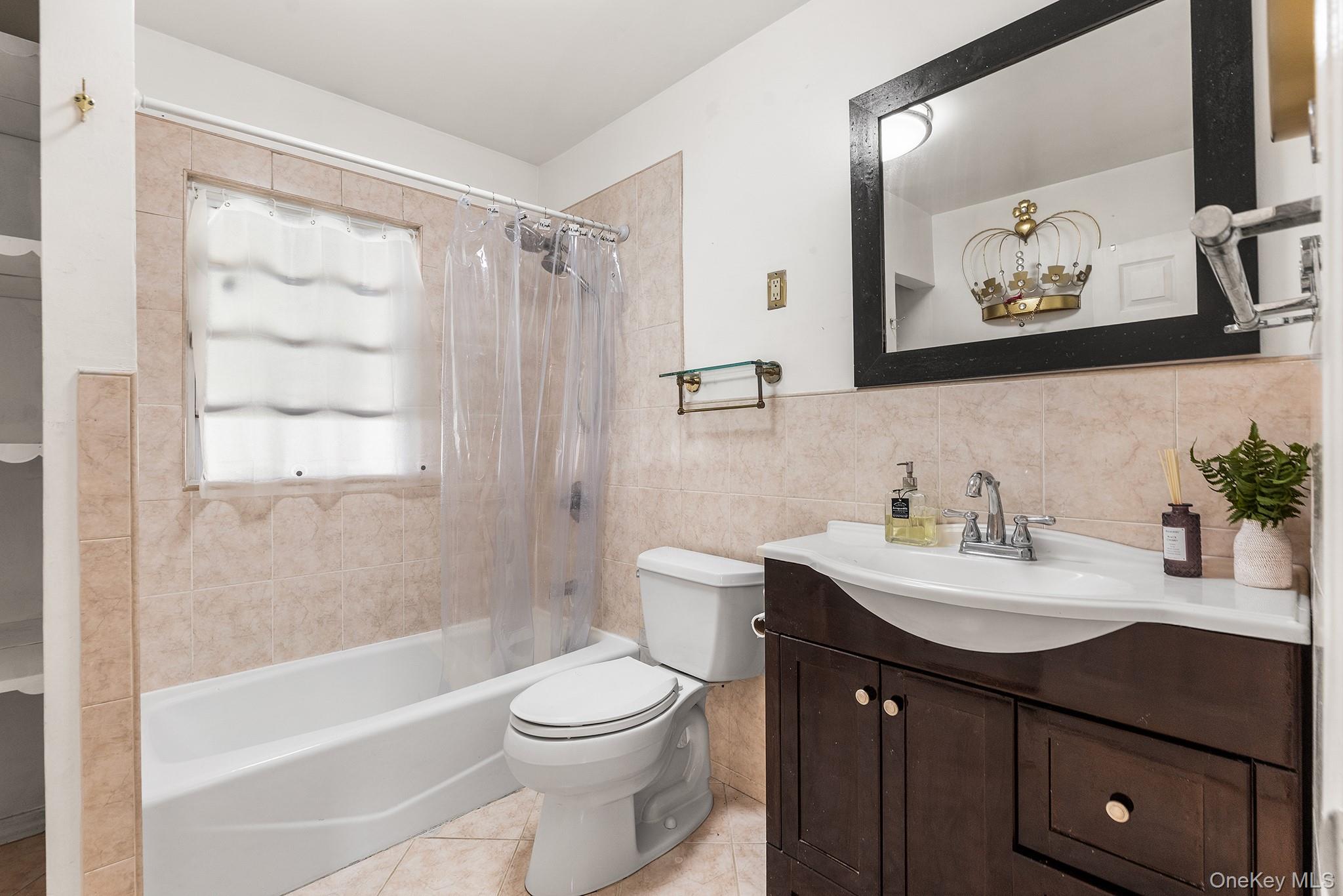 711 Charter Court Property Photo 14