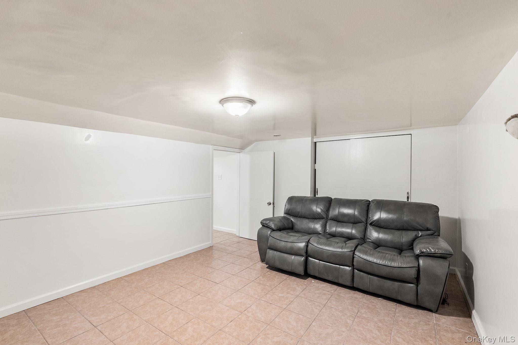 711 Charter Court Property Photo 32