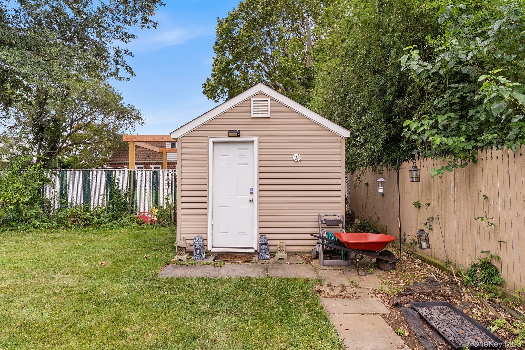 711 Charter Court Property Photo 45