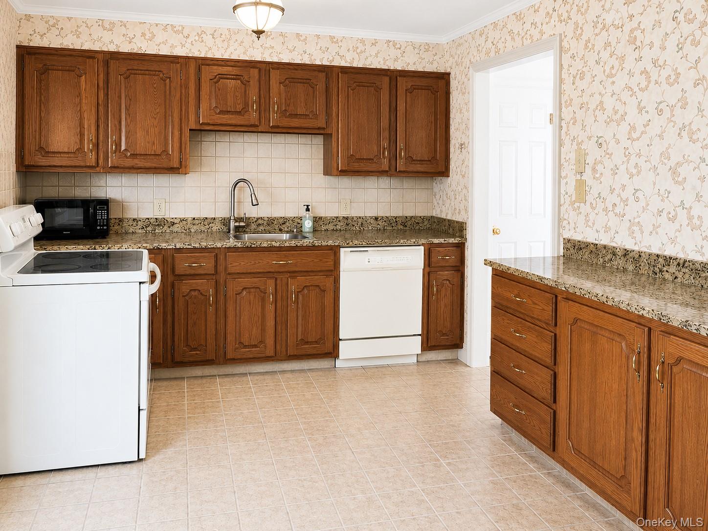 17 Kinderhook Drive Property Photo 4