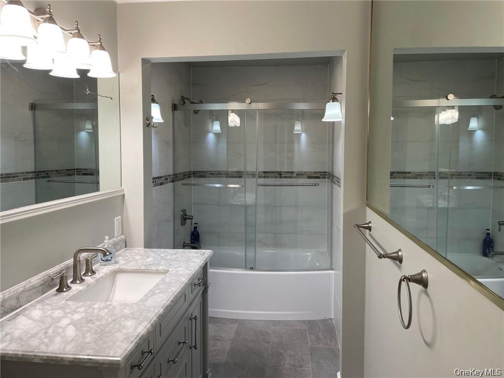 17 Kinderhook Drive Property Photo 8