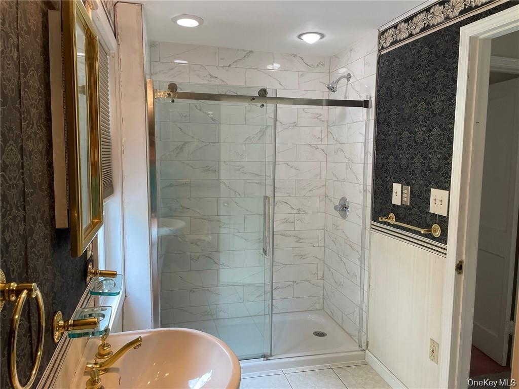 17 Kinderhook Drive Property Photo 11