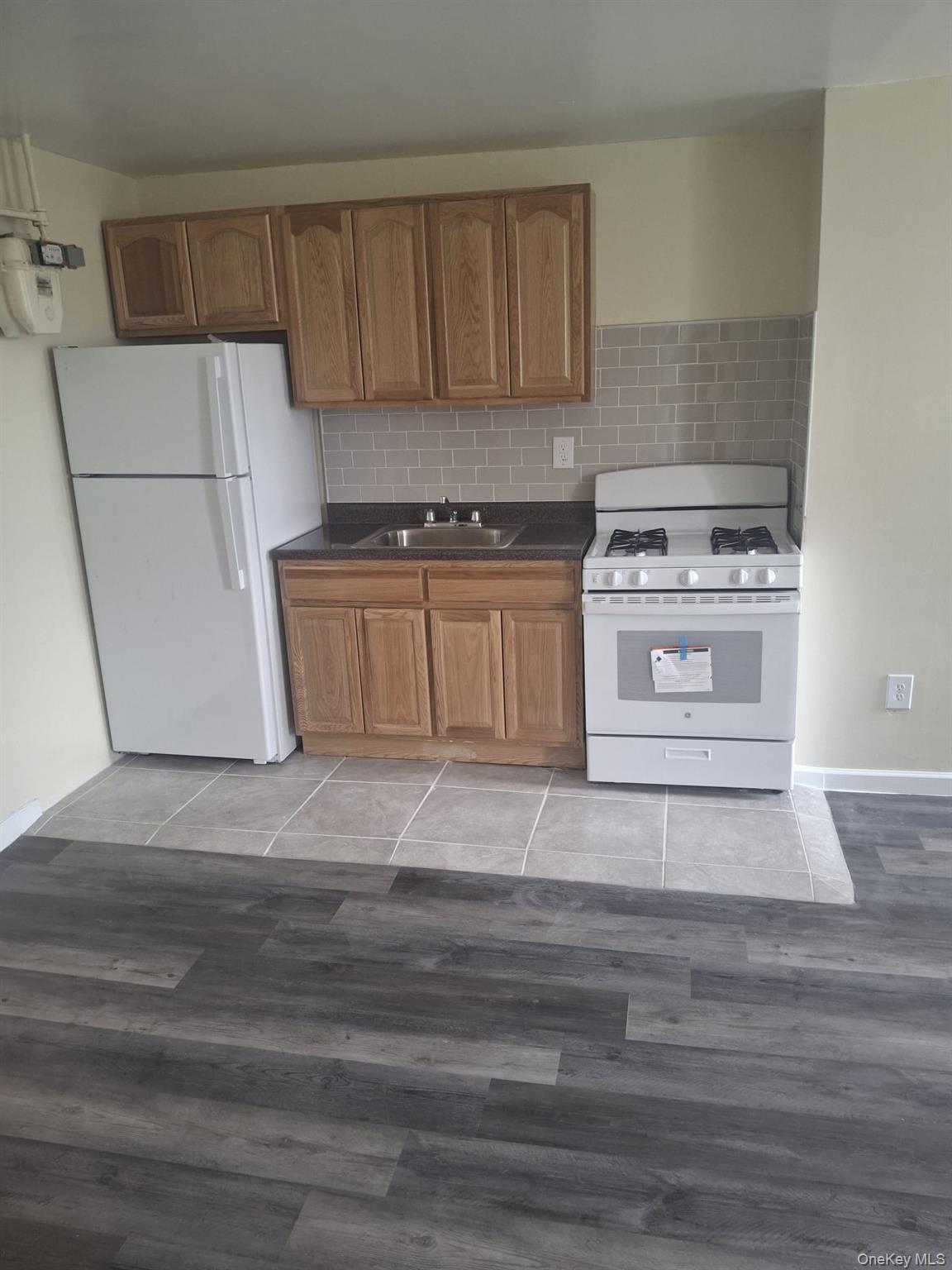 2015 Southern Blvd 8E Property Photo 1